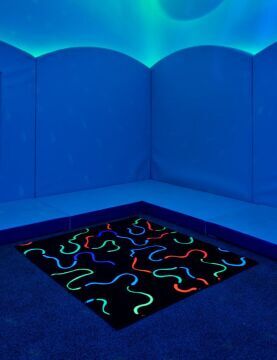 UV Reactive Twirly Carpet