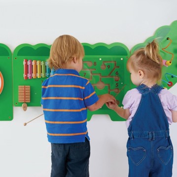 Crocodile Wall Game