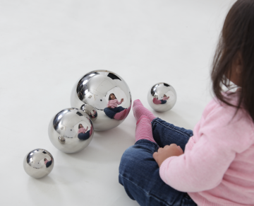 Silver sensory reflective balls